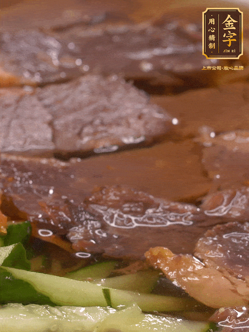 養麥冷面，涼水中清洗浸泡5分鐘，沸水中煮3分鐘，涼水漂洗沖涼